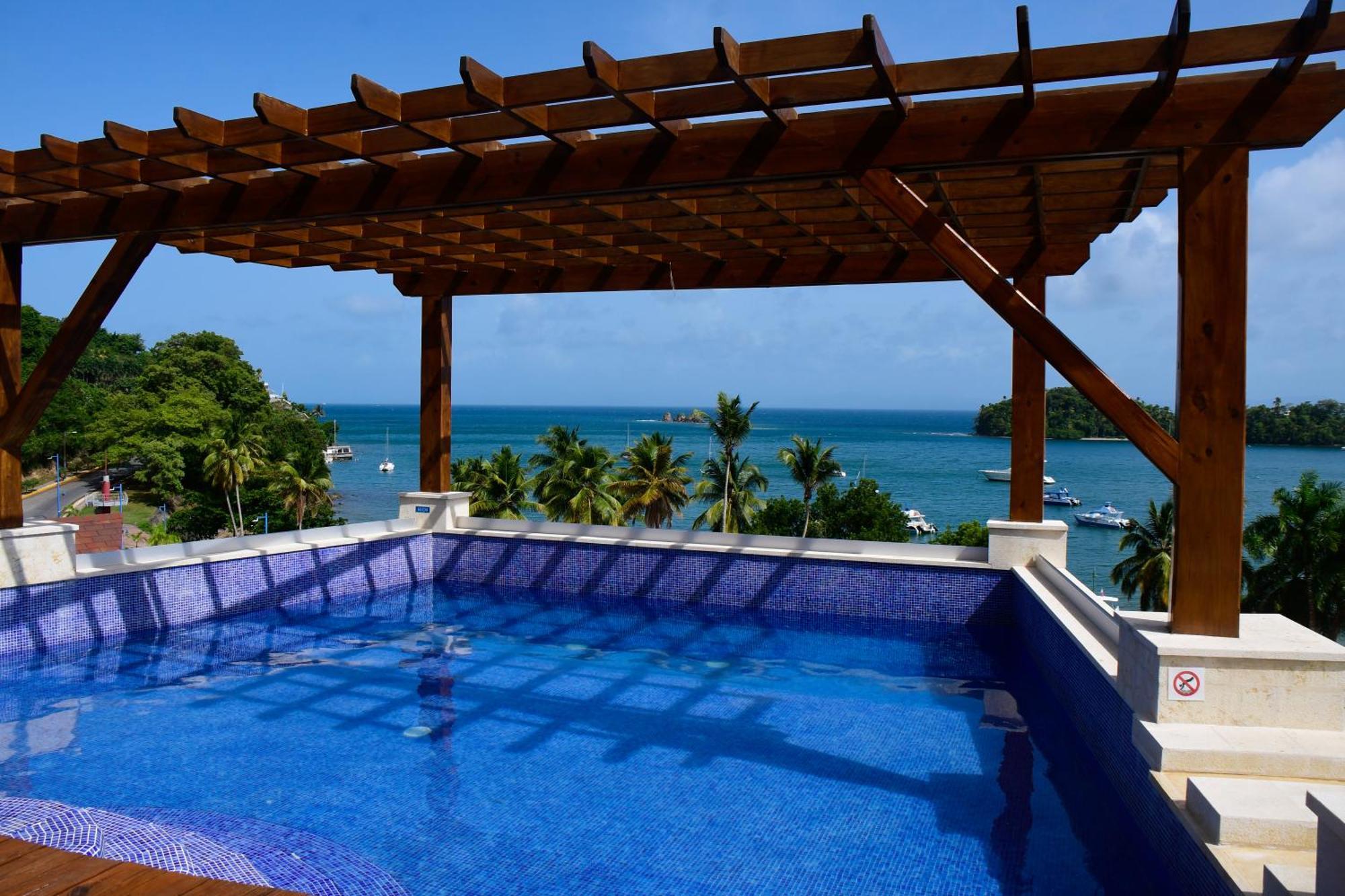 Hacienda Samana Bay Hotel Exterior photo A pergola in a swimming pool