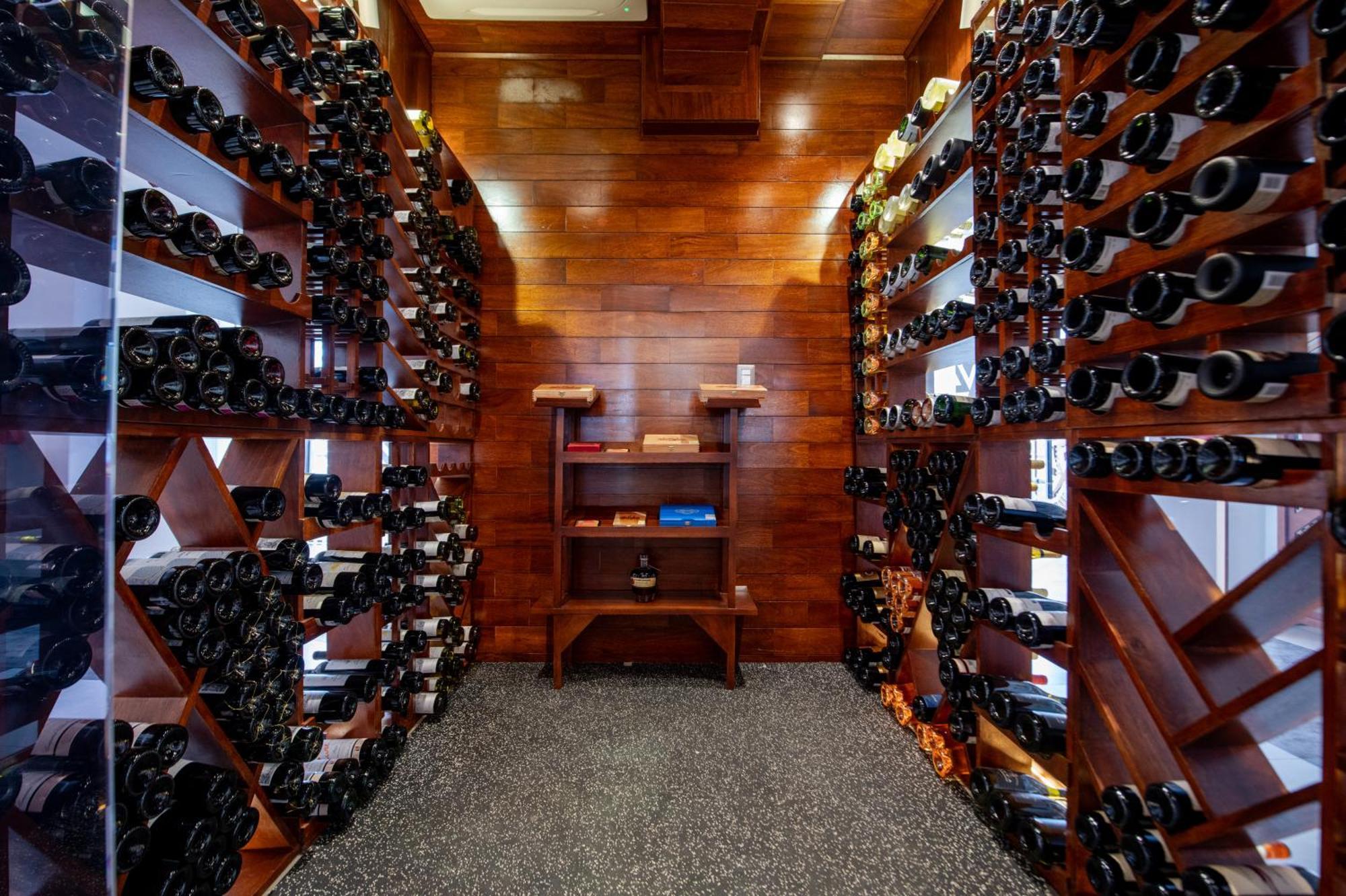 Hacienda Samana Bay Hotel Exterior photo Wine cellar
